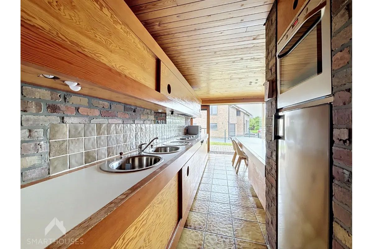 de originele keuken met houten plafond